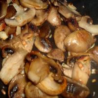 Garlicky Mushrooms Supreme image