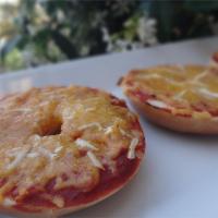 Easy Mini Bagel Pizzas_image