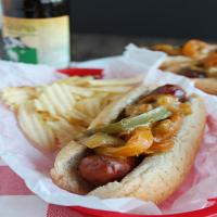 Grilled Brats with Drunken Cheesy Peppers_image