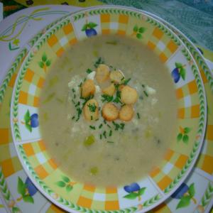 Stilton and Potato Soup With Cheese Croutons_image