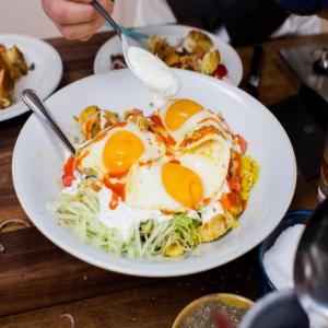 Halal Guys-Inspired Chicken and Rice with Fried Egg_image