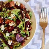 Beet Salad with Pecans and Blue Cheese_image