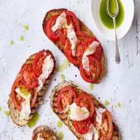Tomatoes and lardo on toast with basil oil_image