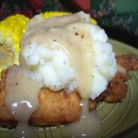 Chicken With Mashed Potatoes and Buttermilk Gravy_image