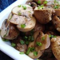 Herbed Mushrooms with White Wine image