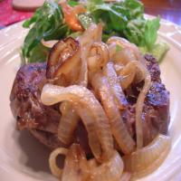 Spicy Filet Mignon With Grilled Sweet Onion_image