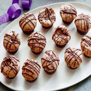 Mini Chocolate-Meringue Cupcakes_image