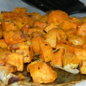 Low-Cal Roasted Sweet Potato Bites_image