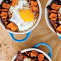 Sweet Potato and Caramelized Onion Hash with Baked Eggs_image