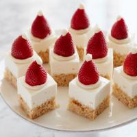 Santa Hat Crispy-Treat Cheesecake Squares_image