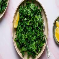 Raw Lemon Garlic Marinated Kale Salad_image