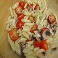 Mushroom Pasta Salad with Cherry Tomatoes_image