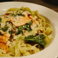 Salmon and Spinach Fettuccine image