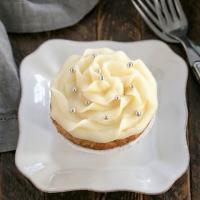 Easy Vanilla Cupcakes with Cream Cheese Frosting_image