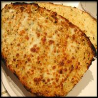 Toasted Garlic-Mozzarella Bread Slices image