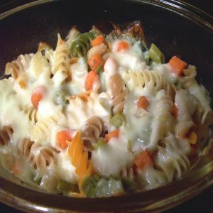 Simple Pasta and Cheese Bake With Veggies for Two_image