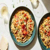 Linguine and Clams With Fresh Red Sauce_image