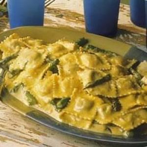 Asparagus and Ravioli with Dijon Alfredo Sauce_image