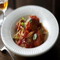 Turkey meatballs with spaghetti and tomato sauce_image