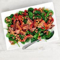 Spinach, bacon & white bean salad image