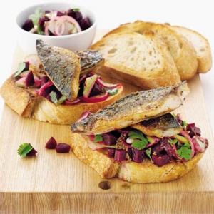 Spiced mackerel on toast with beetroot salsa_image