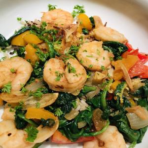 Garlicky Shrimp and Spinach Stir-fry image