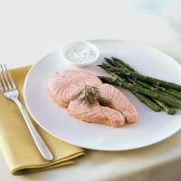 Poached Salmon Steaks with Creamy Dill Sauce_image