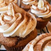 Cinnamon Roll Cupcakes with Cream Cheese Frosting_image