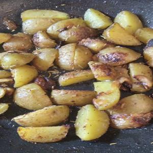 Roasted Garlic/Rosemary Crispy Potatoes_image