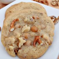 Caramel Cookies with Pretzels and Walnuts_image