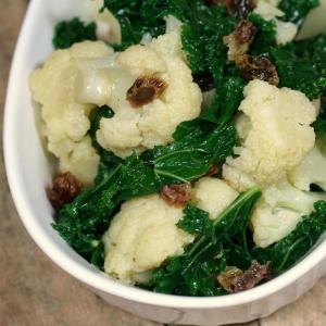 Cauliflower and Kale with Mustard Currant Dressing_image