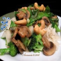 Broccoli Cashew Stir-Fry image