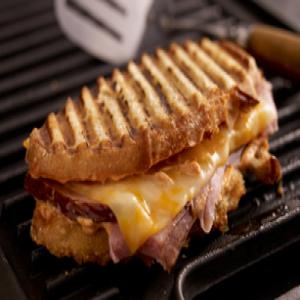 Smoky Grilled Ham and Cheese_image