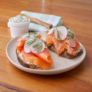 Open Rye Sandwich with Smoked Salmon, Herb Cream Cheese and Radishes_image