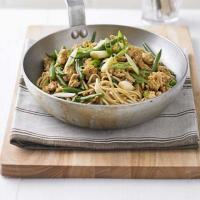 Noodles with turkey, green beans & hoisin image