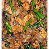 Thai Rice Noodles With Chicken and Asparagus_image