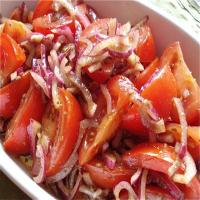 Greek Style Tomato and Onion Salad_image