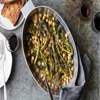 Olive Oil-Braised Chickpeas and Broccoli Rabe_image