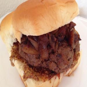 Carmelized Onion and Pepper Sirloin Sliders_image