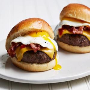 Bacon, Egg and Cheese Breakfast Burgers_image