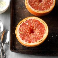 Warm Grapefruit with Ginger-Sugar_image