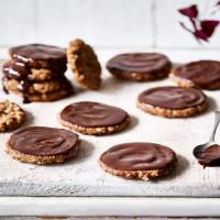 Chocolate hobnob-style biscuits (vegan)_image