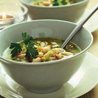 Winter cannellini bean soup_image