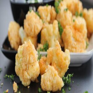 Spicy Fried Cauliflower with White Cheddar Ranch Dip_image