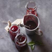 Rosy quince & cranberry jelly image