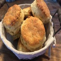 GOAT CHEESE AND CHIVE BISCUITS_image