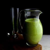 Pear and Arugula Smoothie With Ginger and Walnuts image