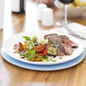 Peppered fillet of beef with grilled artichoke salad image