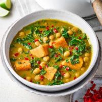 Curried kale & chickpea soup image