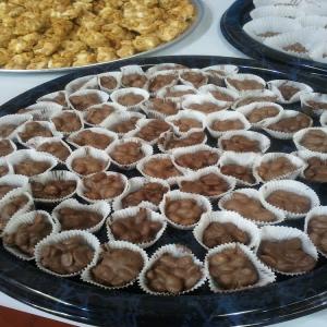 Peanut Clusters & Kolachkies Dessert Tray_image